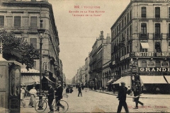 Entrée de la rue Bayard (Avenue de la Gare)